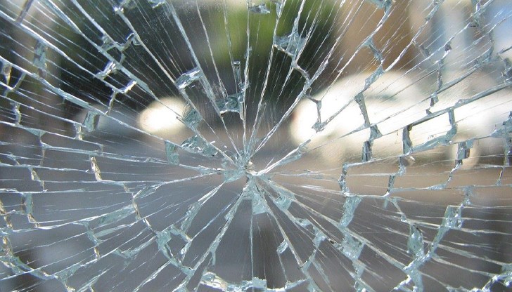 Пиян 56-годишен мъж тероризира семейството си, полицията започна разследване по два члена от НК