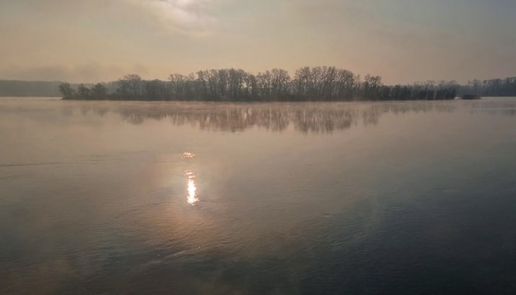 Корабът "Европа", който обслужва линията, е повреден