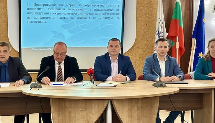 Над 550 санкции само за година и 43 инцидента с електрически превозни средства предизвикаха извънредно заседание в Община Русе Над 550 санкции само за година и 43 инцидента с електрически превозни средства предизвикаха извънредно заседание в Община Русе