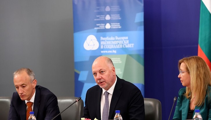 Премиерът заяви, че междуинституционалните схватки създават разделение в обществото по темата за еврозоната Премиерът заяви, че междуинституционалните схватки създават разделение в обществото по темата за еврозоната