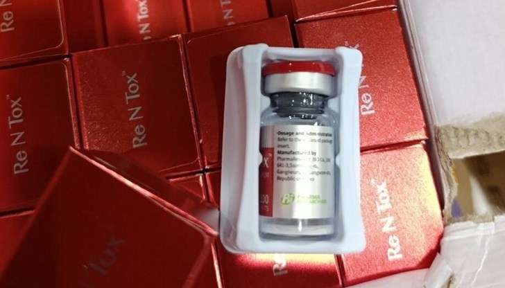 При проверка на пратката вместо ключодържатели и хавлии бяха открити 274 опаковки с опасното вещество