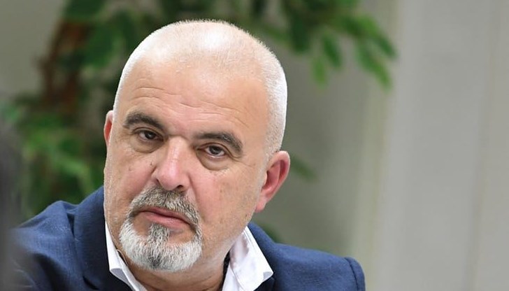 Според активистите, Маноил Манев, Костадин Ангелов и Севделина Арнаудова са получили дипломи от Академията на МВР Според активистите, Маноил Манев, Костадин Ангелов и Севделина Арнаудова са получили дипломи от Академията на МВР