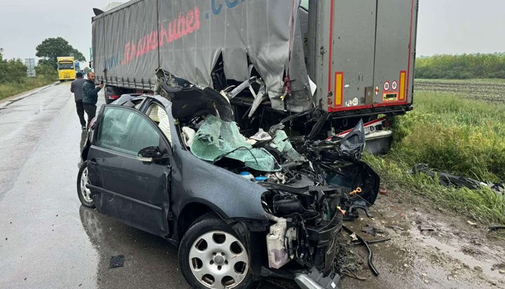 ТИР предизвика тежка катастрофа с четирима пострадали в Плевенско