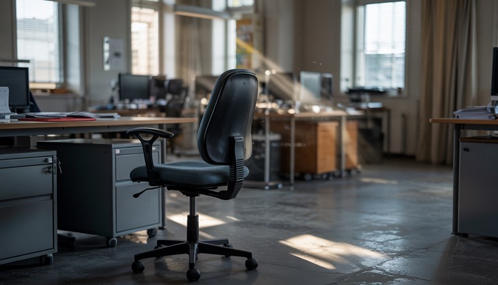 Най-голям удар понасят секторите "Търговия и продажби" и "Административни дейности" Най-голям удар понасят секторите "Търговия и продажби" и "Административни дейности"