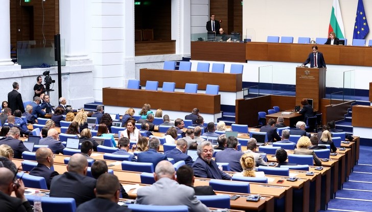 БСП и ИТН с одобрени законопроекти за 2 и 5-годишно отлагане, депутатите отхвърлиха 10-годишното предложение на "Възраждане" БСП и ИТН с одобрени законопроекти за 2 и 5-годишно отлагане, депутатите отхвърлиха 10-годишното предложение на "Възраждане"