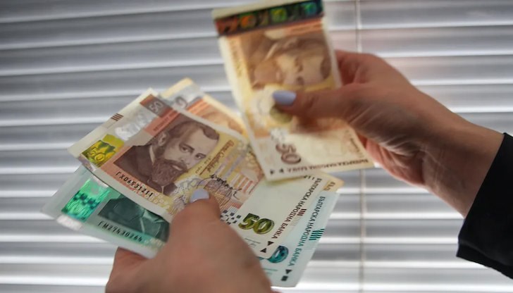 700 милиарда от тях са вложени в недвижими имоти, останалото в депозити, бизнес и застраховки 700 милиарда от тях са вложени в недвижими имоти, останалото в депозити, бизнес и застраховки