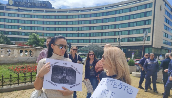 Националната мрежа за децата проведе протестно шествие ден преди Международния ден на детето Националната мрежа за децата проведе протестно шествие ден преди Международния ден на детето