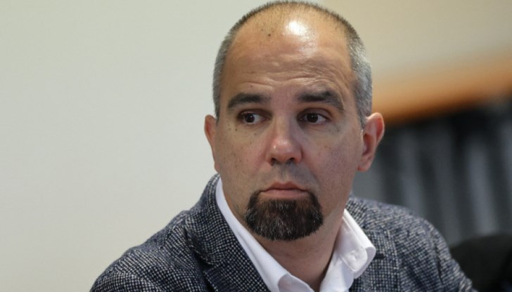 Социологът очерта формиране на политическа ос Радев - Пеевски Социологът очерта формиране на политическа ос Радев - Пеевски