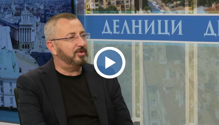 Политиците казват, че народът е неук и прост да реши за еврото, но не е прост, когато гласува за тях, коментира журналист