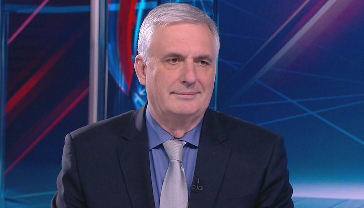 Бившият социален министър смята, че няма поводи да се гордеем с националната ни парична единица, която е зависима от еврото от 1998 г.