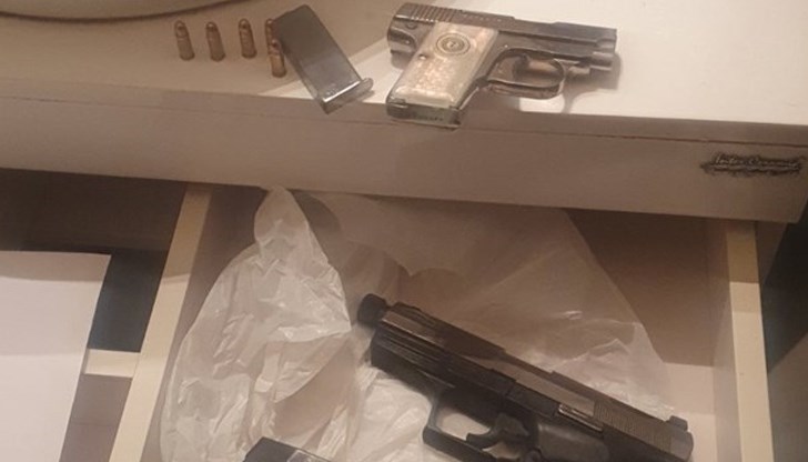 45-годишен стреля по апартаменти в нощта на Гергьовден в София 45-годишен стреля по апартаменти в нощта на Гергьовден в София