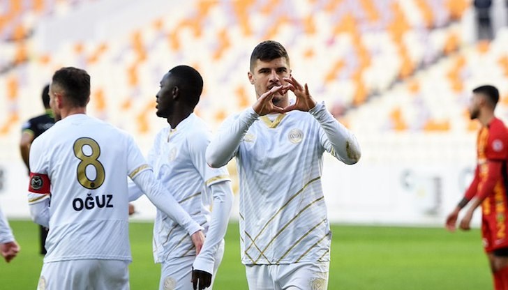 Роденият в Русе таран завърши сезона в турската Първа лига с 11 гола в 35 мача Роденият в Русе таран завърши сезона в турската Първа лига с 11 гола в 35 мача