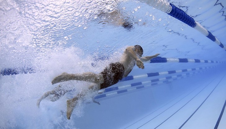 Кандидатите ще преминат изпит по плуване