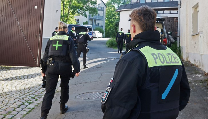 Полицията в Дуизбург задържа банда, откраднала от над 30 възрастни пътници Полицията в Дуизбург задържа банда, откраднала от над 30 възрастни пътници