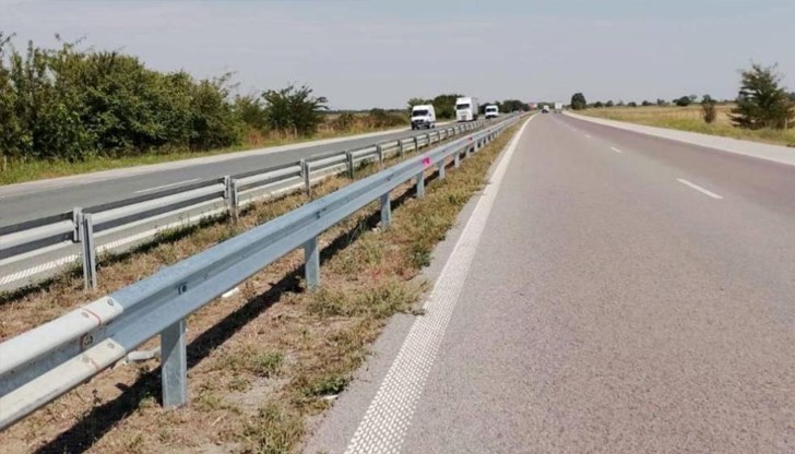 Движението в платното към Бургас между 55-и и 63-и км ще е само в активната лента от 27 до 29 май Движението в платното към Бургас между 55-и и 63-и км ще е само в активната лента от 27 до 29 май