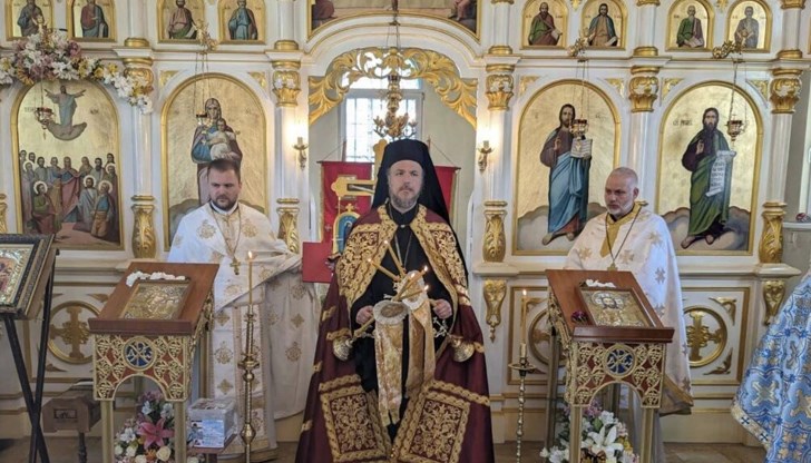 Епископ Макарий отслужи архиерейска литургия в храм "Възнесение Господне"