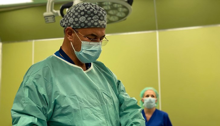 Лекари от УМБАЛ "Токуда" оперираха 17-годишното момче след въздушен транспорт до София