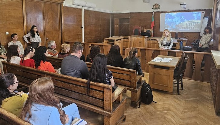 Адвокати, вещи лица и стажанти от региона се запознаха с новостите в ЕПЕП Адвокати, вещи лица и стажанти от региона се запознаха с новостите в ЕПЕП