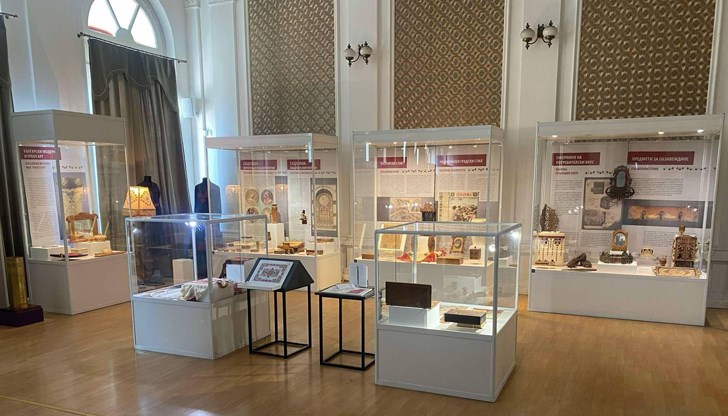 Стилът между двете световни войни впечатлява с шевици върху обзавеждане и дрехи Стилът между двете световни войни впечатлява с шевици върху обзавеждане и дрехи