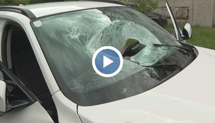 Нов автомобил, купен преди девет дни, остана смазан от скални отломки