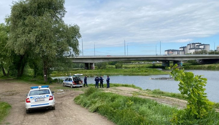 Доброволци от "Браво, Пловдив" се натъкнаха на зловещата находка, докато почистваха реката