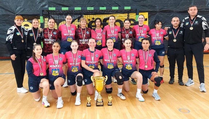 "Белите тигрици" победиха Свиленград с 27:22 и затвърдиха хегемонията си в женския хандбал "Белите тигрици" победиха Свиленград с 27:22 и затвърдиха хегемонията си в женския хандбал