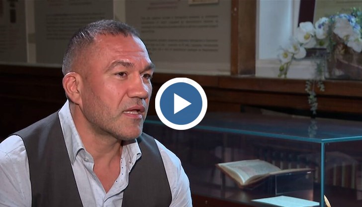 Любимата му книга е Библията, а на децата си не чете приказки, а ги разказва