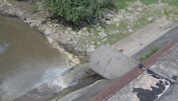 Строителството на басейн в Парка на младежта затлачи канализацията Строителството на басейн в Парка на младежта затлачи канализацията