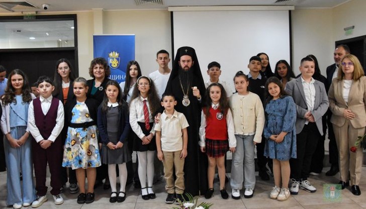 Представители на ПГСАГ "Пеньо Пенев" впечатлиха журито с творби в категория "Рисунка" Представители на ПГСАГ "Пеньо Пенев" впечатлиха журито с творби в категория "Рисунка"