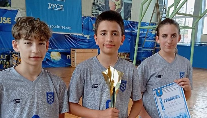 Математиците триумфираха в надпреварата "Ваканция, здравей! Да играем безопасно!"