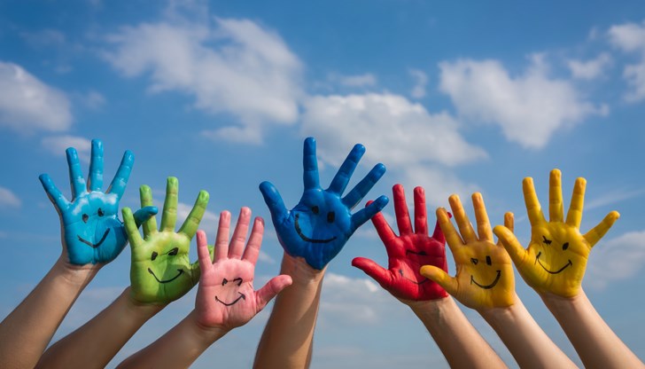 Общинският детски център подготвя богата програма с танци, музика и игри за най-малките русенчета Общинският детски център подготвя богата програма с танци, музика и игри за най-малките русенчета