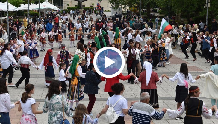 Капански ансамбъл и местни творчески състави участваха в празничния концерт
