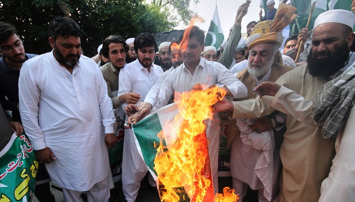 Двете ядрени сили са в най-интензивната конфронтация от десетилетия след серия от взаимни атаки Двете ядрени сили са в най-интензивната конфронтация от десетилетия след серия от взаимни атаки