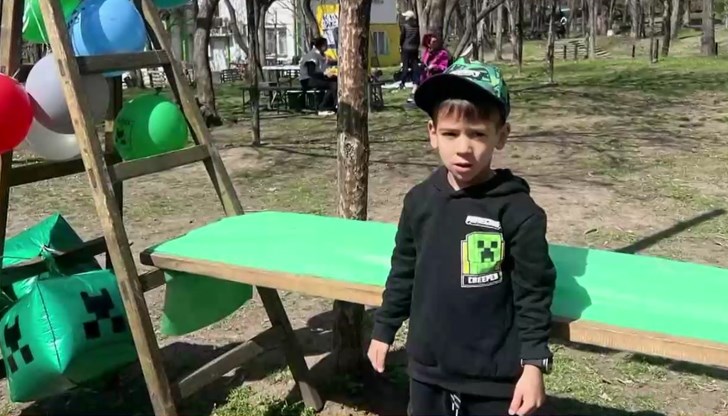 Протестиращите настояват за съдебна отговорност след смъртта на детето при дентална процедура Протестиращите настояват за съдебна отговорност след смъртта на детето при дентална процедура