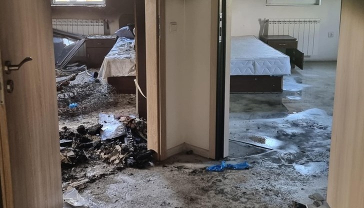 Пламъците са избухнали малко след полунощ