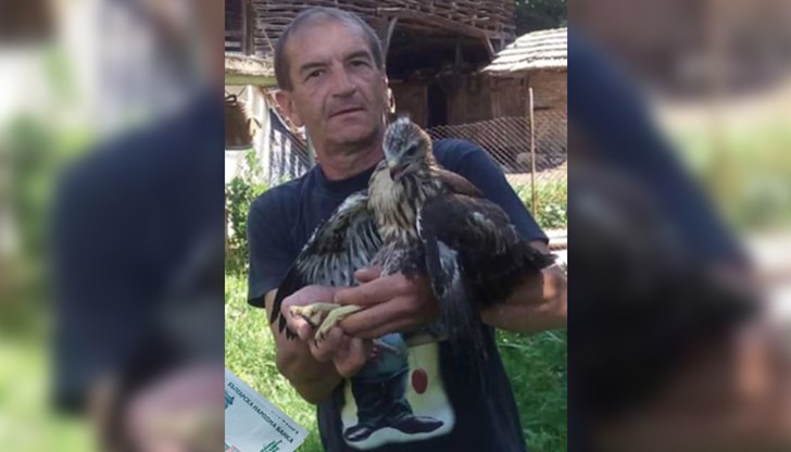 Според граждански сигнал мъжът организира и боеве с кучета