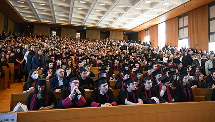 Ще закриват университети, които трайно не провеждат учебен процес