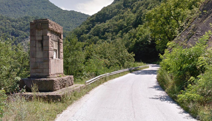 АПИ подписа два договора за спешно възстановяване след пропадането при