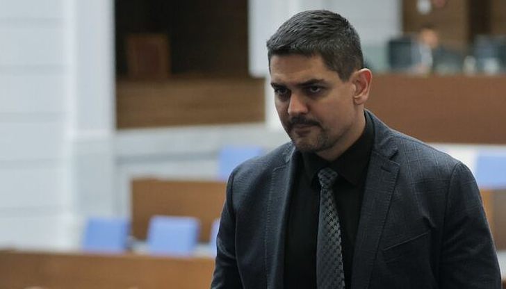 Лидерът на МЕЧ: Който се бори със задкулисието, трябва да