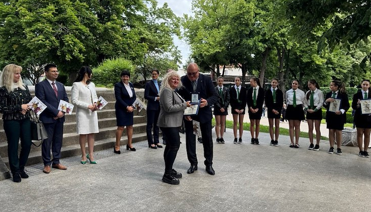 За принос в развитието на филиала във Видин доц. Валентина