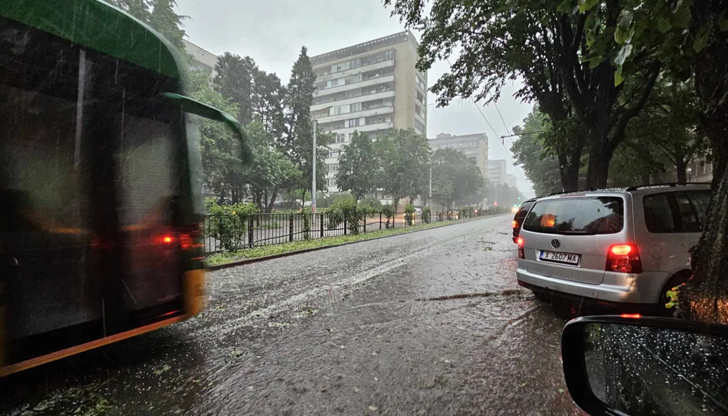 НИМХ обявява жълт код за бури и градушки в 13