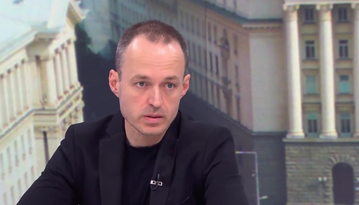 Политологът критикува КС в контекста на спора за референдума за