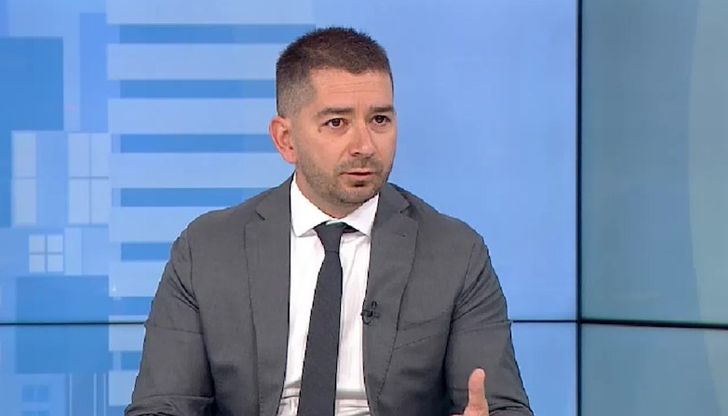 Слави Василев: Референдумът не е противоконституционенРеферендумът за въвеждане на еврото