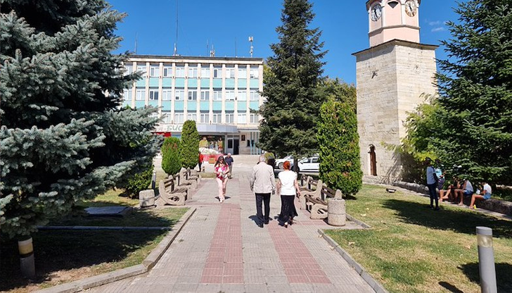 Жителите на Бяла отбелязват днес градския празник с хороГрад Бяла,