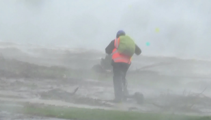 Жителите на столицата Уелингтън са предупредени да не напускат домовете