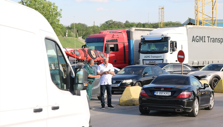 Драгомир Драганов: Близо 6000 автомобила преминаха към Румъния от сутринтаПридвижването