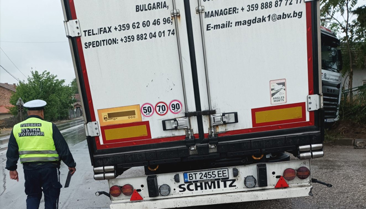 Контролът продължава с мобилни камери и небрандирани автомобили на полициятаЗа