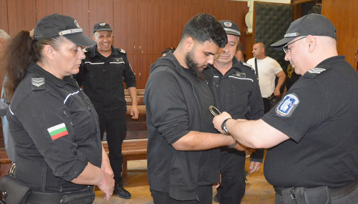 Асен Асенов твърди, че не е шофирал микробуса в момента