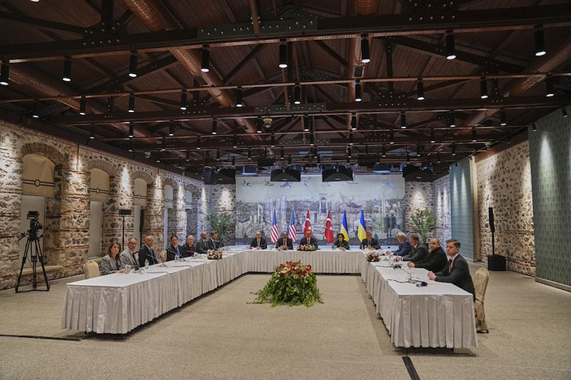 След час и половина разговори, предстои първата директна среща между