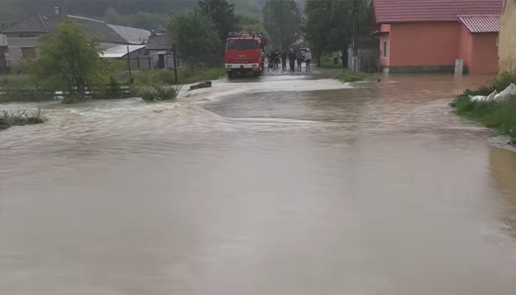 Оранжев и жълт код за валежи са обявени в различни